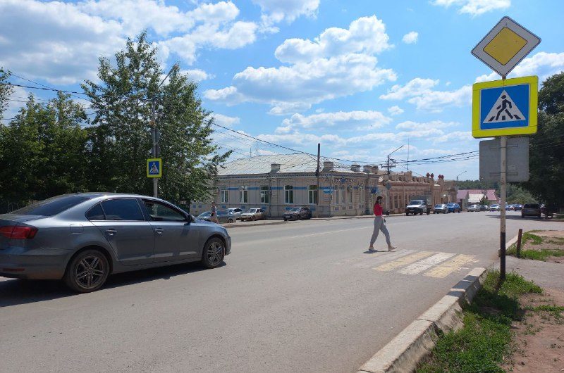 Администрацию Бугуруслана просят обязать обустроить пешеходный переход искусственной неровностью