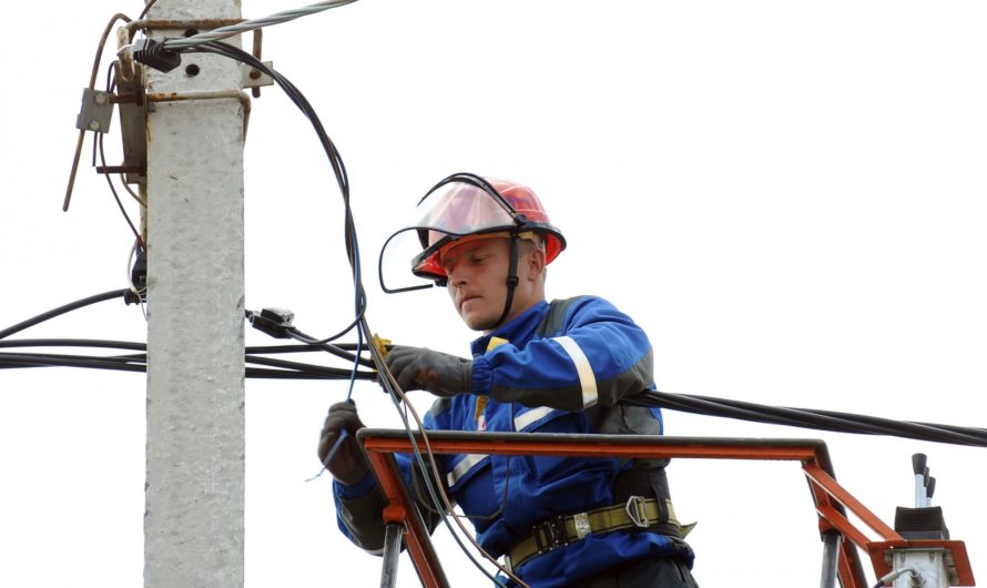 Практически во всех населенных пунктах Бугурусланского района отремонтируют электрические сети