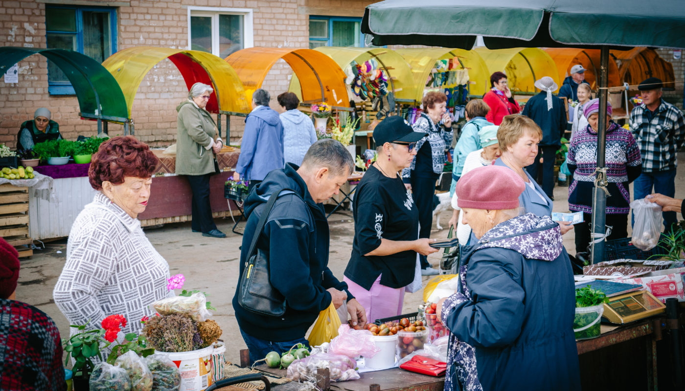 Сельскохозяйственная ярмарка в Бугуруслане радует ассортиментом |  17.09.2023 | Новости Бугуруслана - БезФормата