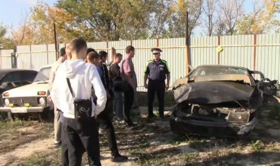 В Бугуруслане студенты увидели, как выглядят автомобили, побывавшие в ДТП