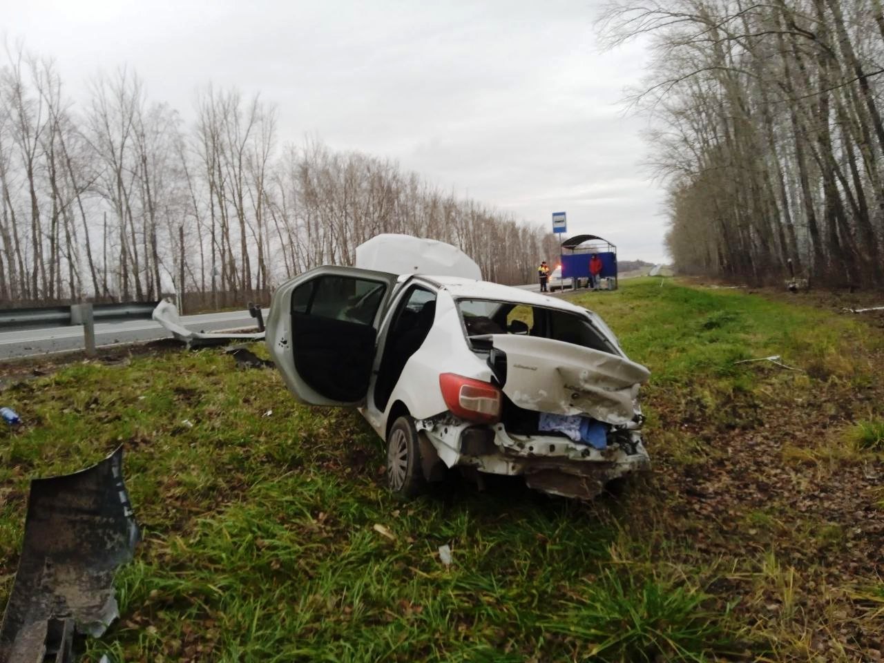 На трассе «Самара-Бугуруслан» автомобиль пробил ограждение и улетел в кювет  - Бугурусланская правда