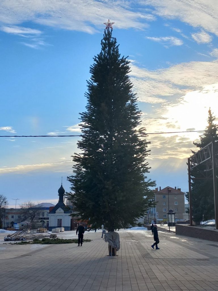 В Бугуруслане на городской площади установят новую большую горку |  02.12.2023 | Новости Бугуруслана - БезФормата