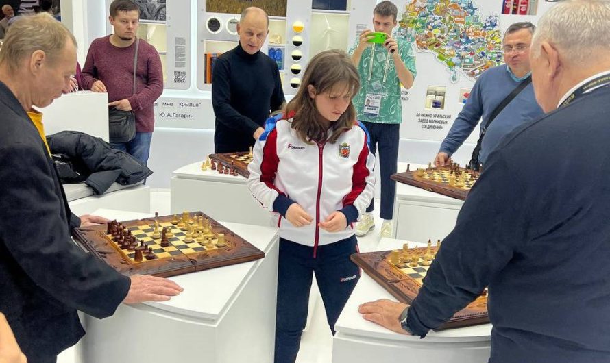 Шахматистка из Оренбуржья провела сеанс одновременной игры в Москве