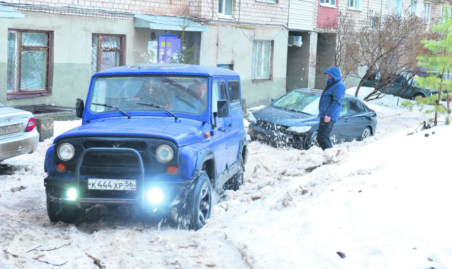 В управляющих компаниях Бугуруслана пояснили, кто отвечает за очистку крыш и козырьков балконов