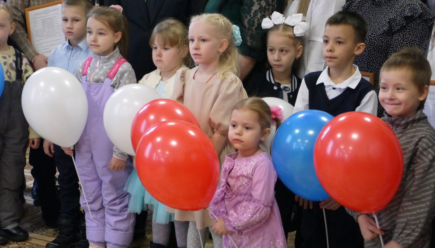 В Бугуруслане и Бугурусланском районе молодым семьям вручили сертификаты на  приобретение жилья | 03.03.2024 | Новости Бугуруслана - БезФормата