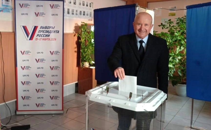 Глава Бугурусланcкого района Анатолий Полькин проголосовал на выборах Президента РФ