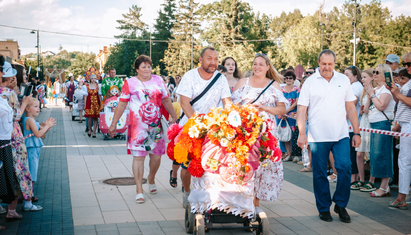 В Бугуруслане прошел День семьи, любви и верности | 09.07.2024 | Новости  Бугуруслана - БезФормата