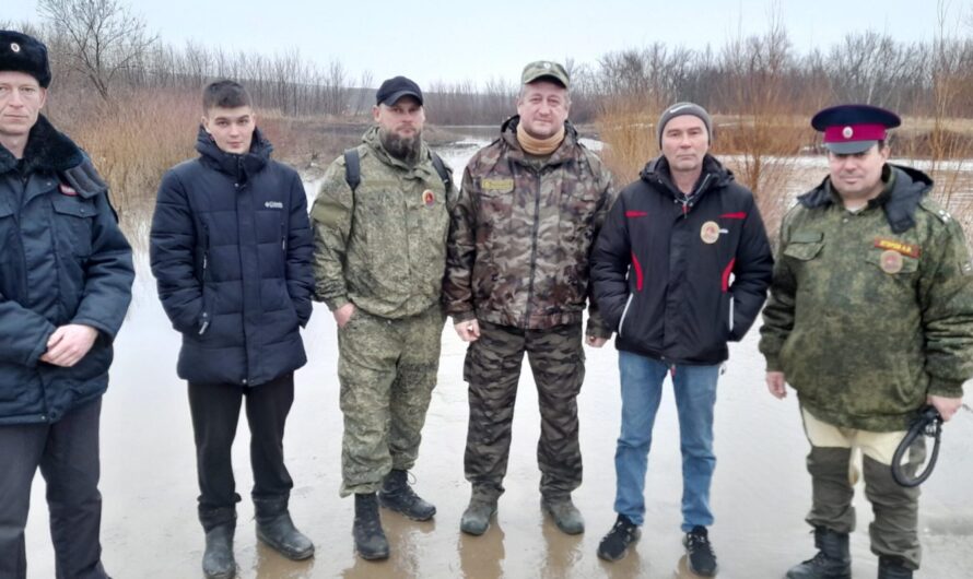 Журналисты газеты из Первомайского района дежурят на затопленном мосту