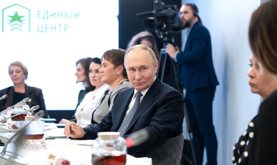 С сотрудницами и подопечными фонда «Защитники Отечества» встретился Владимир Путин