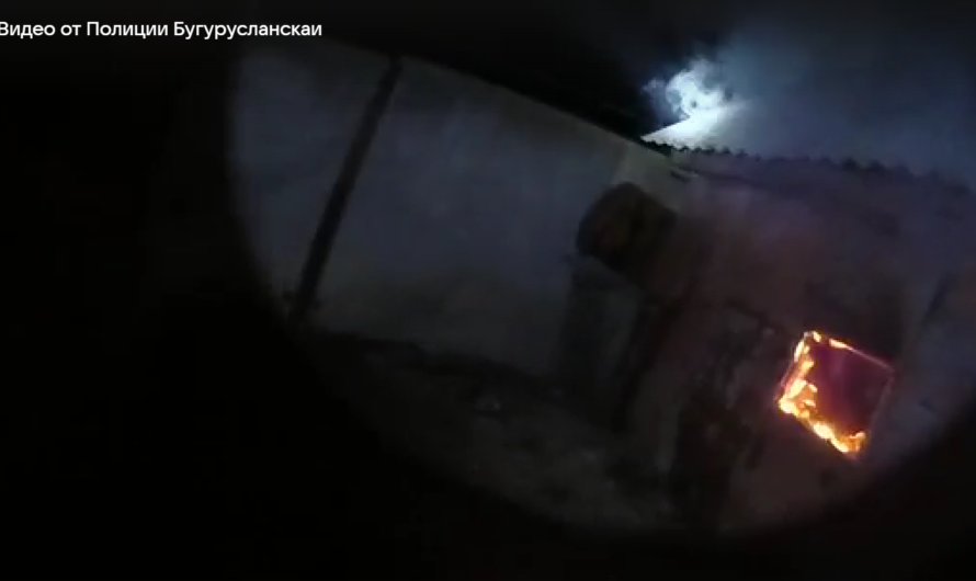 В Бугуруслане инспекторы ДПС спасли бабушку во время пожара