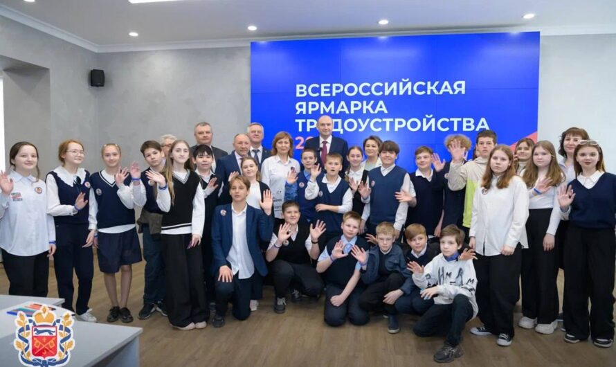 Евгений Солнцев принял участие в открытии ярмарки трудоустройства в Оренбурге