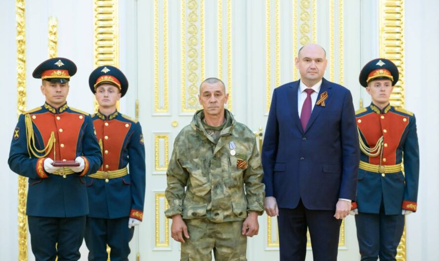 Евгений Солнцев вручил оренбуржцам государственные и региональные награды