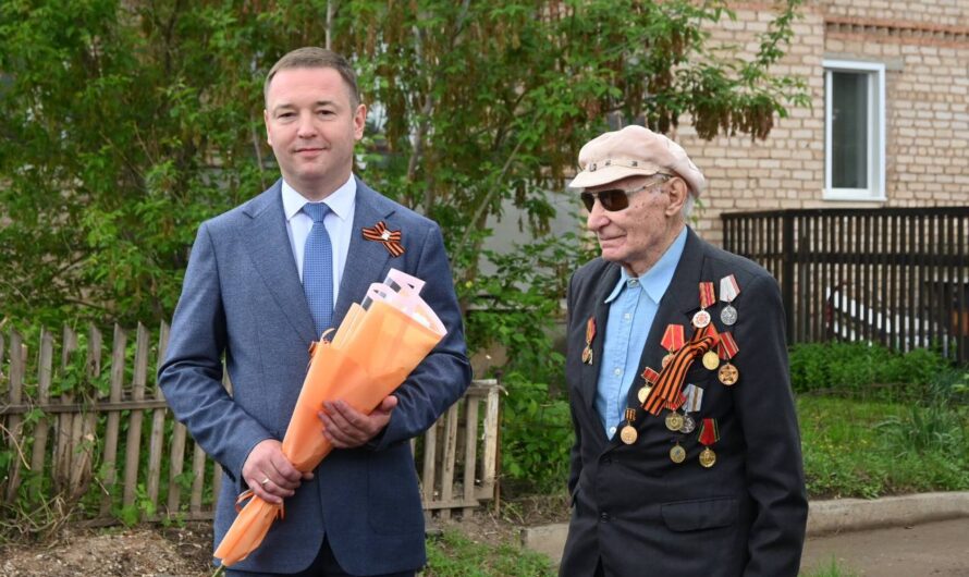 Глава Бугуруслана Дмитрий Дьяченко поздравил участника Великой Отечественной войны