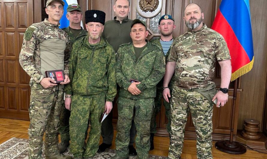 Евгений Солнцев в ЛНР навестил оренбургских бойцов добровольческого отряда БАРС-6