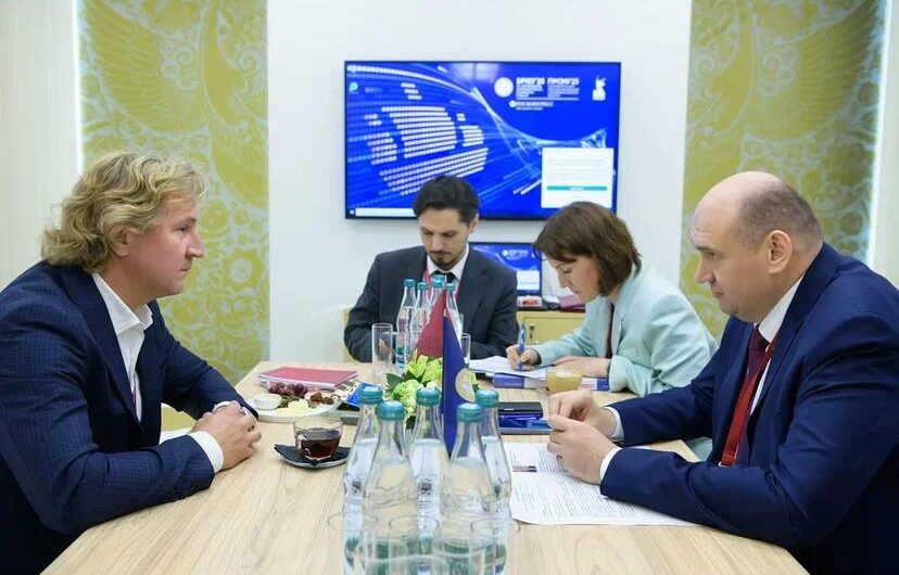 Солнцев обсудил перспективы создания завода по глубокой переработке каолина в Орске