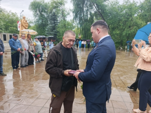 В Новосергиевке родным погибших участников СВО вручили ордена Мужества