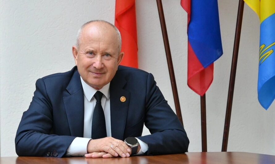 Глава Бугурусланского района Анатолий Полькин поздравил учеников и учителей с Днем знаний