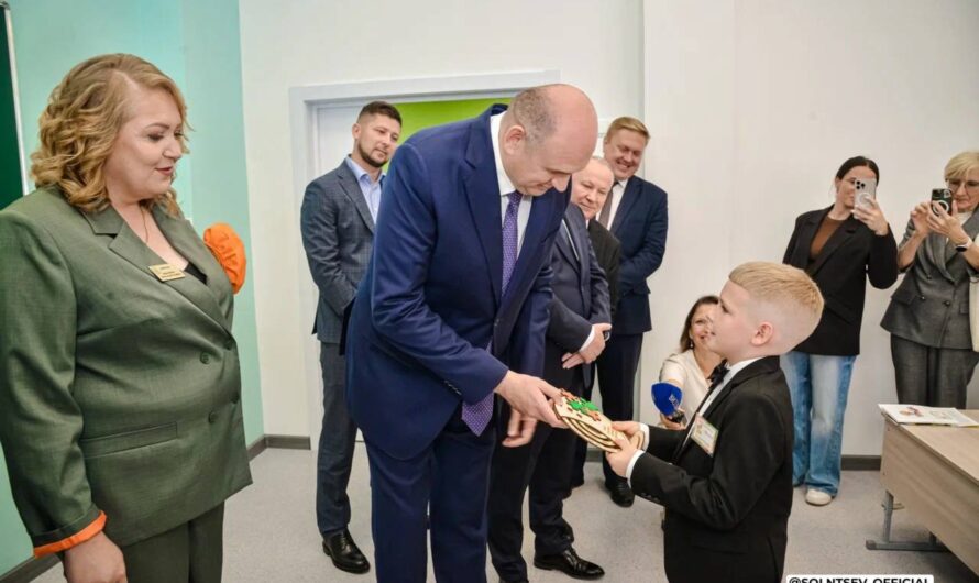 Евгений Солнцев принял участие в открытии новой школы в Бузулуке