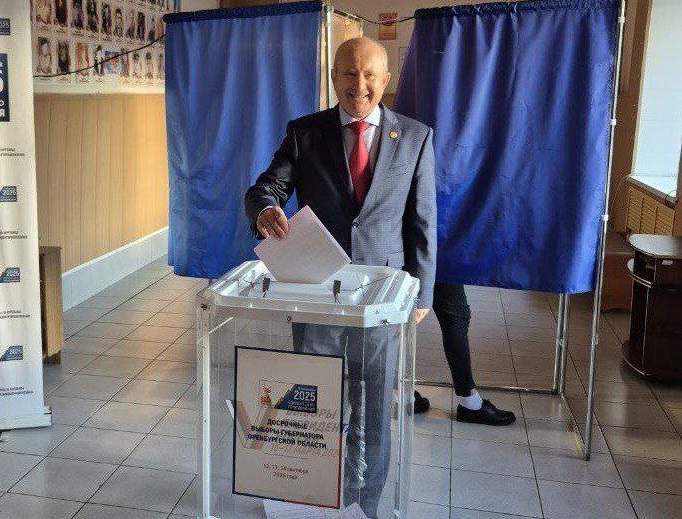 Глава Бугурусланского района Анатолий Полькин проголосовал на выборах губернатора