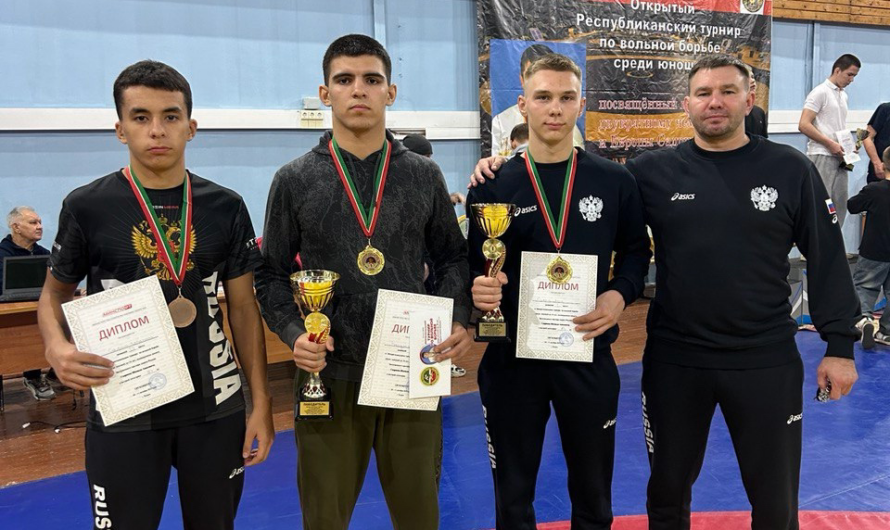 Бугурусланские спортсмены завоевали медали на межрегиональном турнире по вольной борьбе