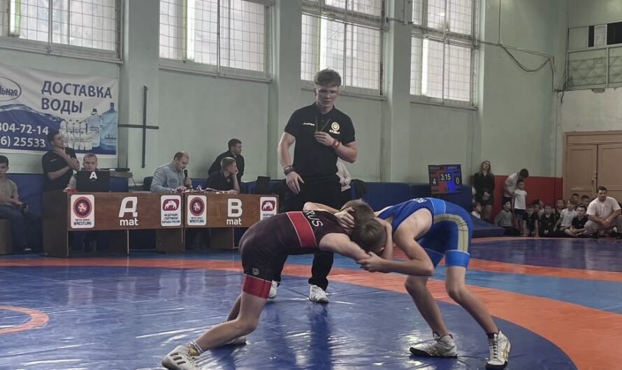 В Бугуруслане проходит первенство по спортивной борьбе среди юношей и девушек