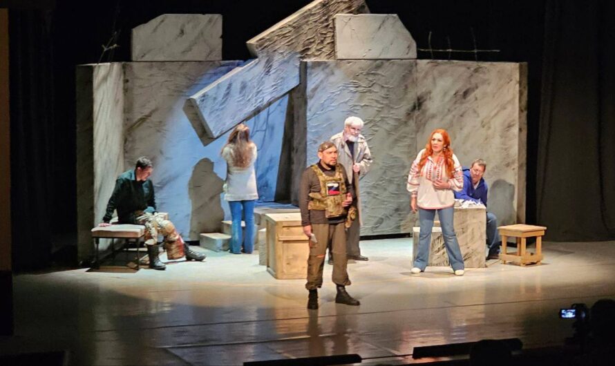 Жители Бугуруслана увидели премьеру спектакля «Z.E.T.» о событиях СВО