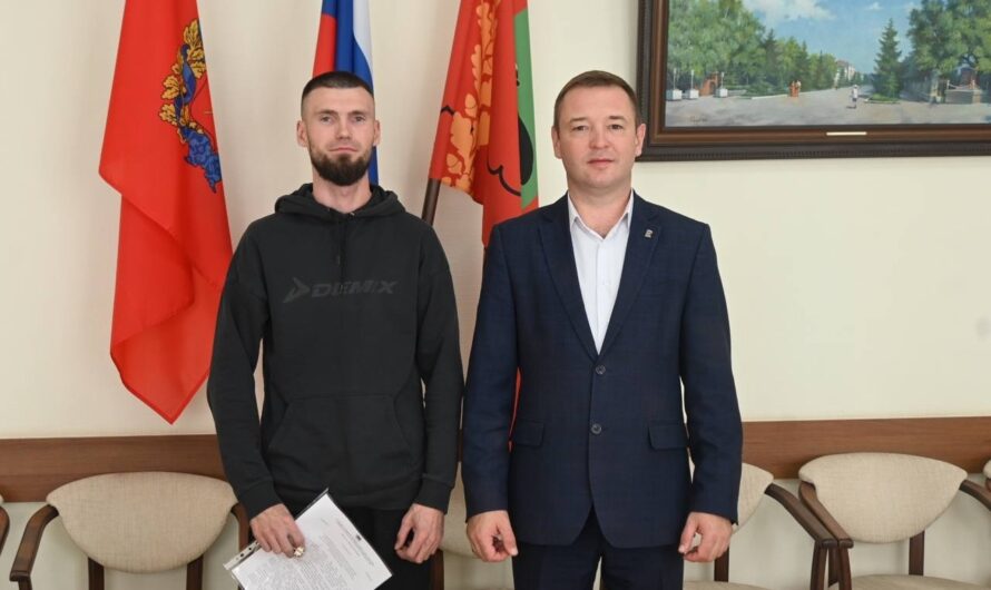 В Бугуруслане детям-сиротам вручили ключи от новых квартир