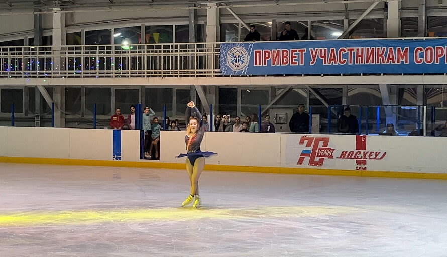 В Бугуруслане состоялось праздничное мероприятие по фигурному катанию, посвященное Дню матери