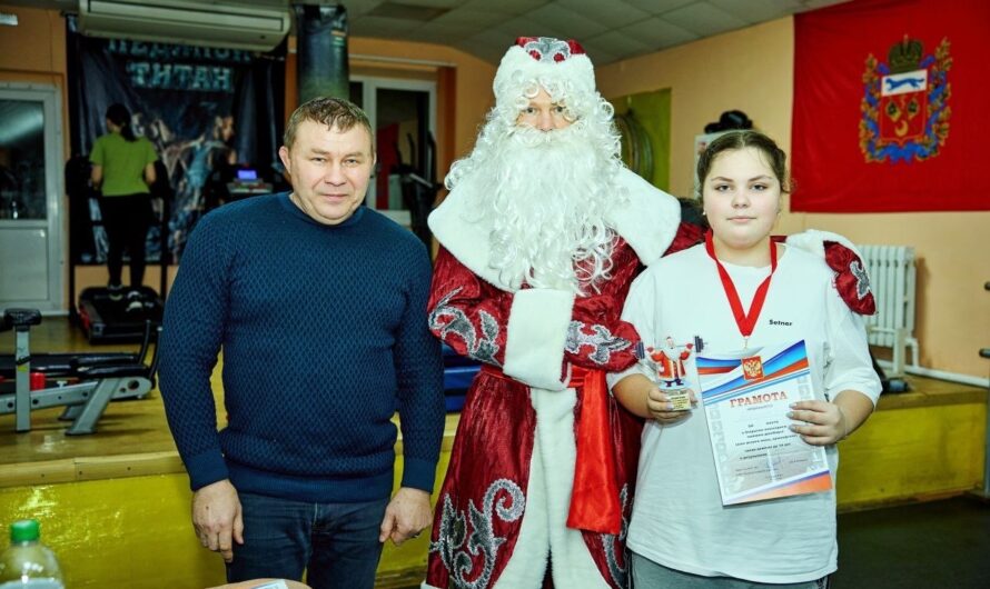 В Бугуруслане прошли праздничные соревнования по пауэрлифтингу