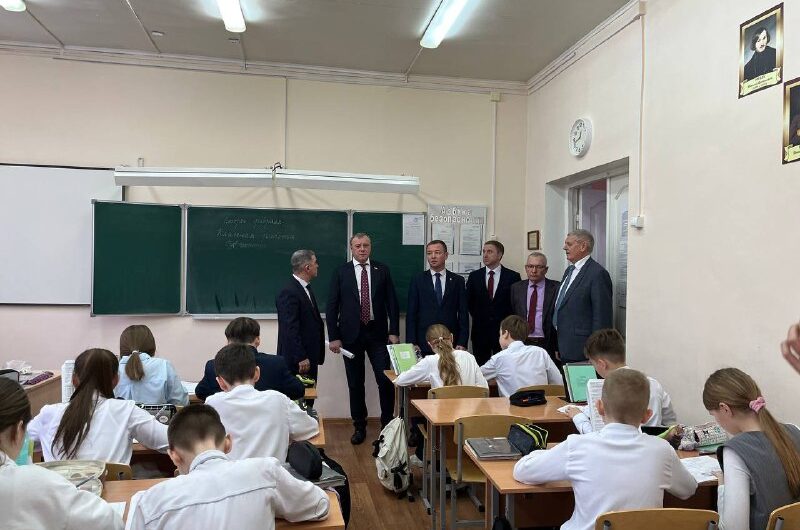 В Бугуруслане состоялся визит Олега Димова в социальные учреждения