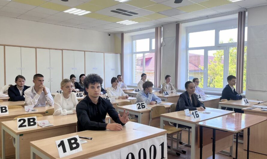 135 выпускников Оренбуржья написали итоговое сочинение в дополнительный день