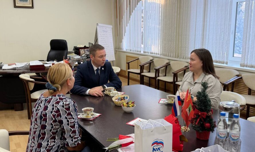 Глава Бугуруслана распорядился назначить  премии воспитателям, защитившим детей