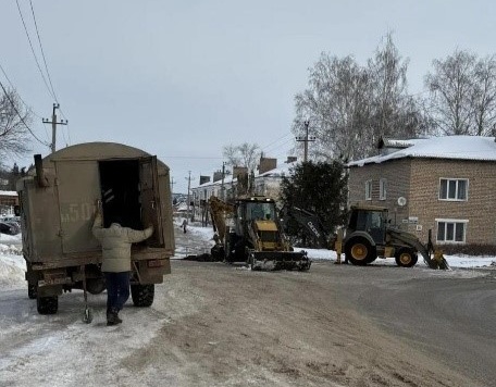 В Бугуруслане починили водопровод и убрали снег с крыши по просьбам горожан