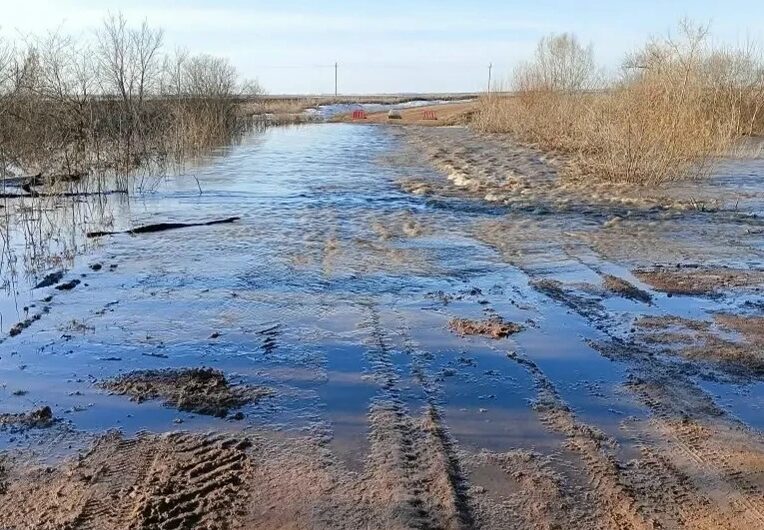 На двух дорогах в Бугурусланском районе наблюдаются переливы