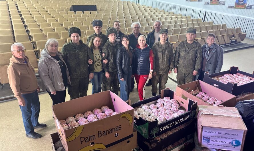 Ансамбль казачьей песни из Бугуруслана выступил перед военными в Тоцком