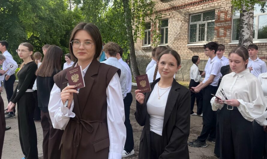 Выпускники Оренбуржья сдают ЕГЭ по русскому языку