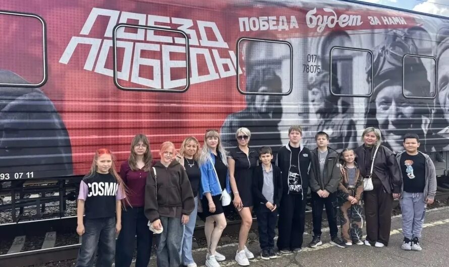 Для семей участников СВО в Оренбурге организовали экскурсию на «Поезд Победы»
