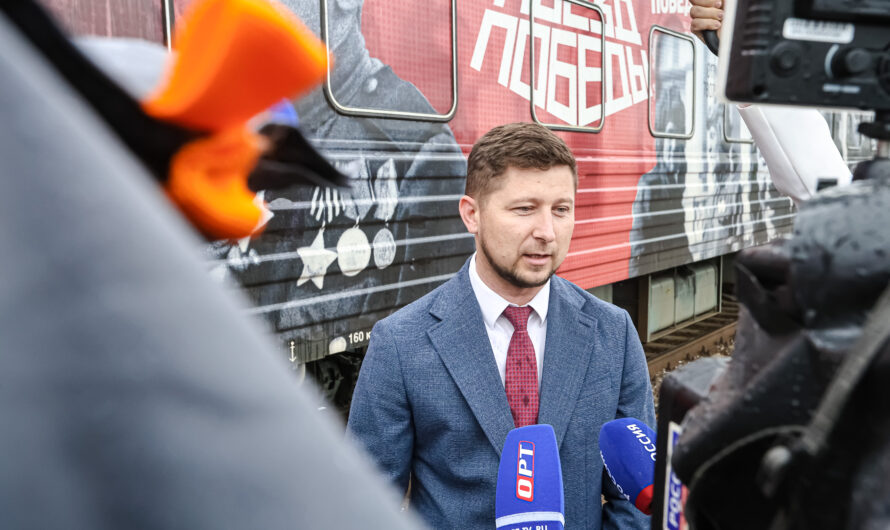 Оренбуржцы встречают «Поезд Победы»