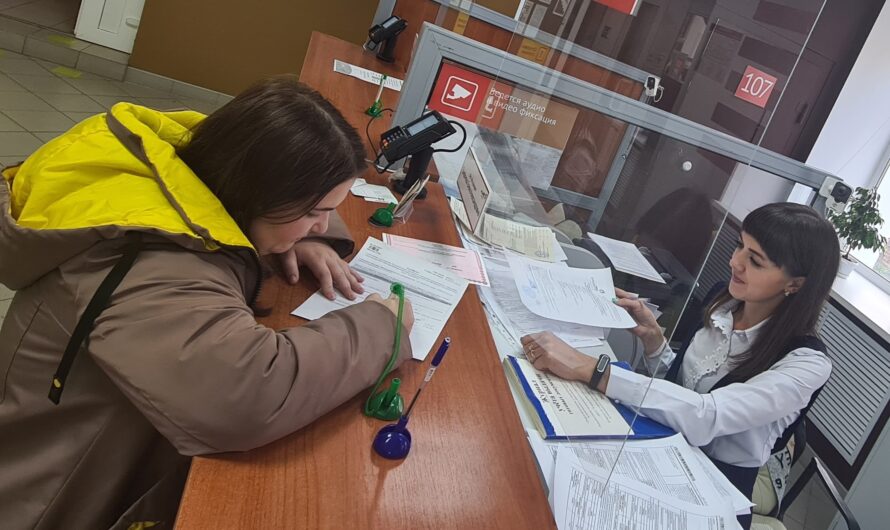 В Бугуруслане поздравили сотрудников МФЦ с профессиональным днем