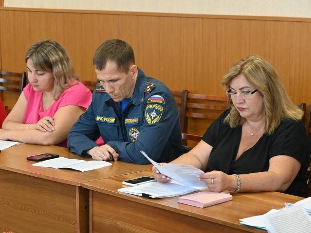 В Бугурусланском районе обсудили профилактику подростковой преступности и помощь неблагополучным семьям