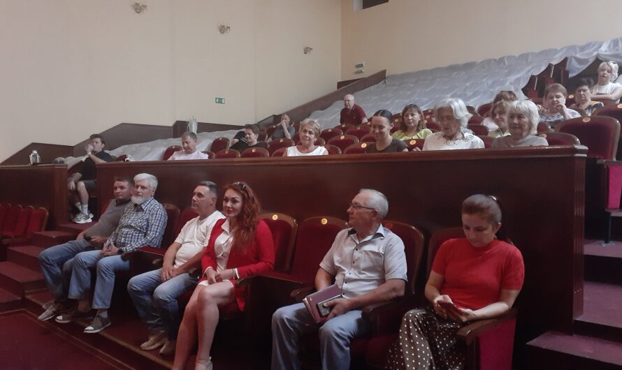 «Плутни Скапена» и гастроли: чем удивит зрителей театр Бугуруслана в новом сезоне