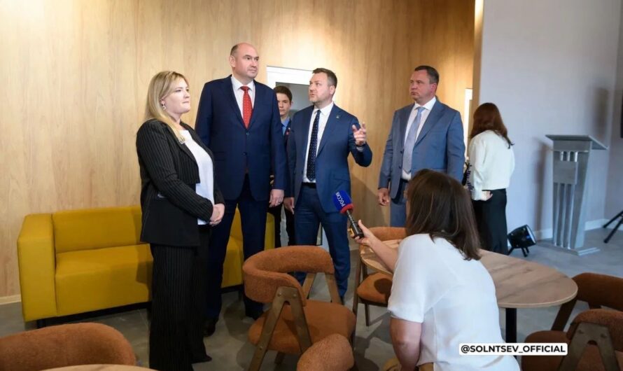 Евгений Солнцев проверил капремонт школы и молодежного центра в Бузулуке