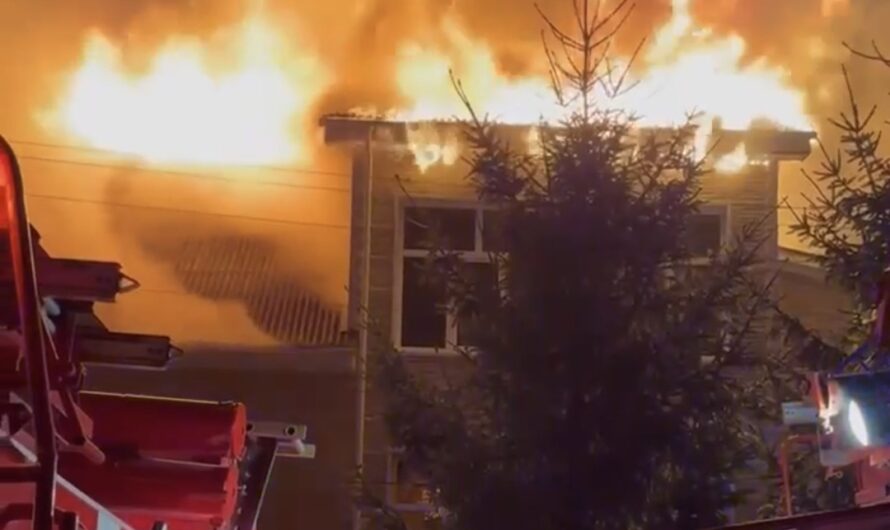 В МЧС назвали причину ночного пожара в Бугуруслане