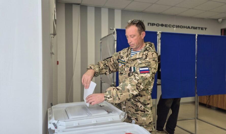Председатель союза десантников Бугуруслана Алексей Щукин отдал голос за развитие региона