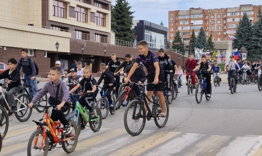 В Бугуруслане в рамках Дня города состоялись массовый велозабег и матч по мини-футболу
