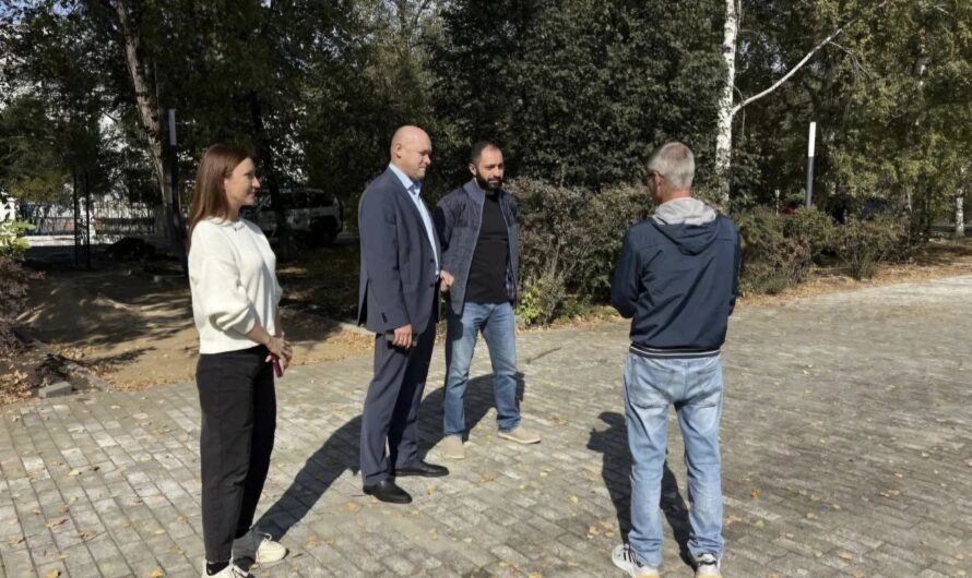 В Кувандыке строят современный сквер