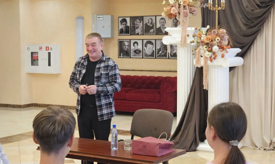 Главный режиссер Бугурусланского драмтеатра Вячеслав Сорокин презентовал свою новую книгу