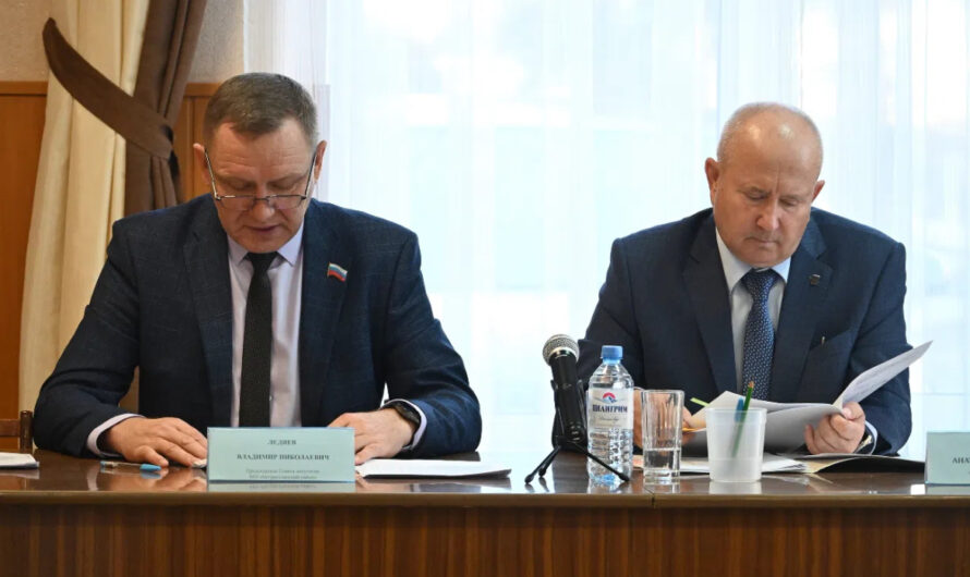 Депутаты Бугурусланского района обсудили поправки в Устав муниципального образования