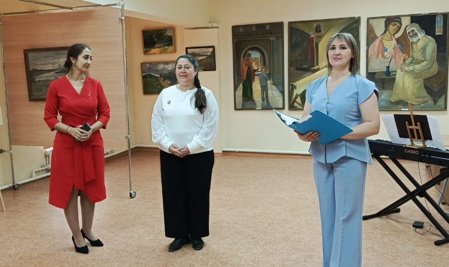 В Бугуруслане открылась выставка работ Петра и Маргариты Харченко