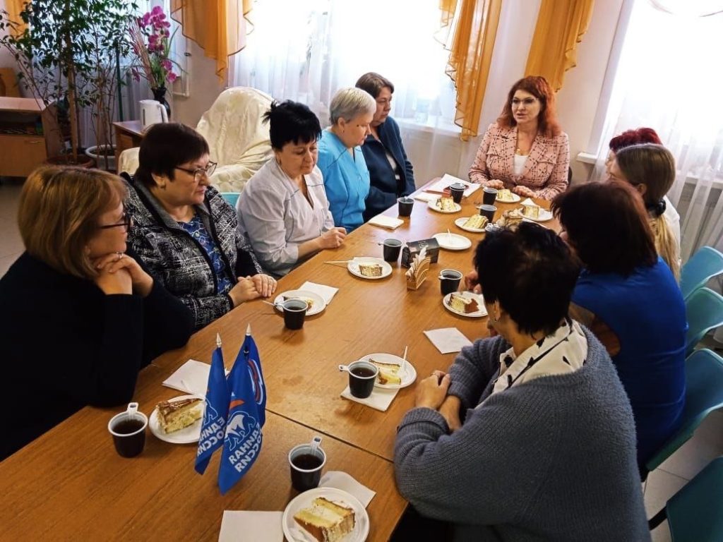 Could i have cup of tea. Бутерброд с чаем. Кружка на столе. Could i have cup of tea. Could i have cup of tea.